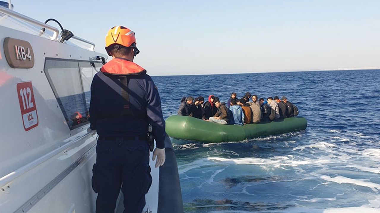 Didim açıklarında 21 düzensiz göçmen kurtarıldı