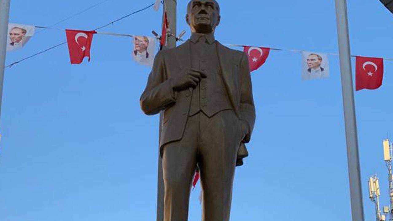 Kuşadası’nın tüm Atatürk anıtları yenilendi