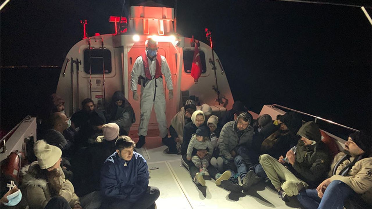 Türk kara sularına itilen 39 düzensiz göçmen kurtarıldı