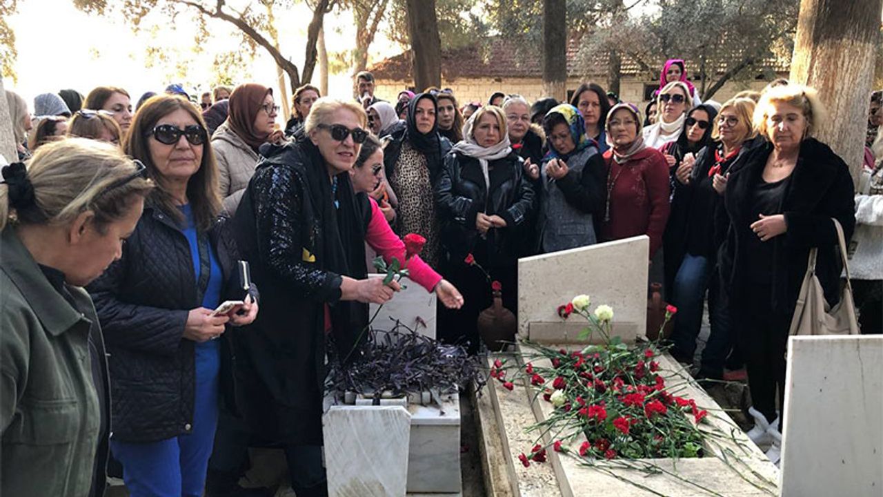 Kadın muhtarlar, Türkiye'nin ilk kadın muhtarının mezarını ziyaret etti