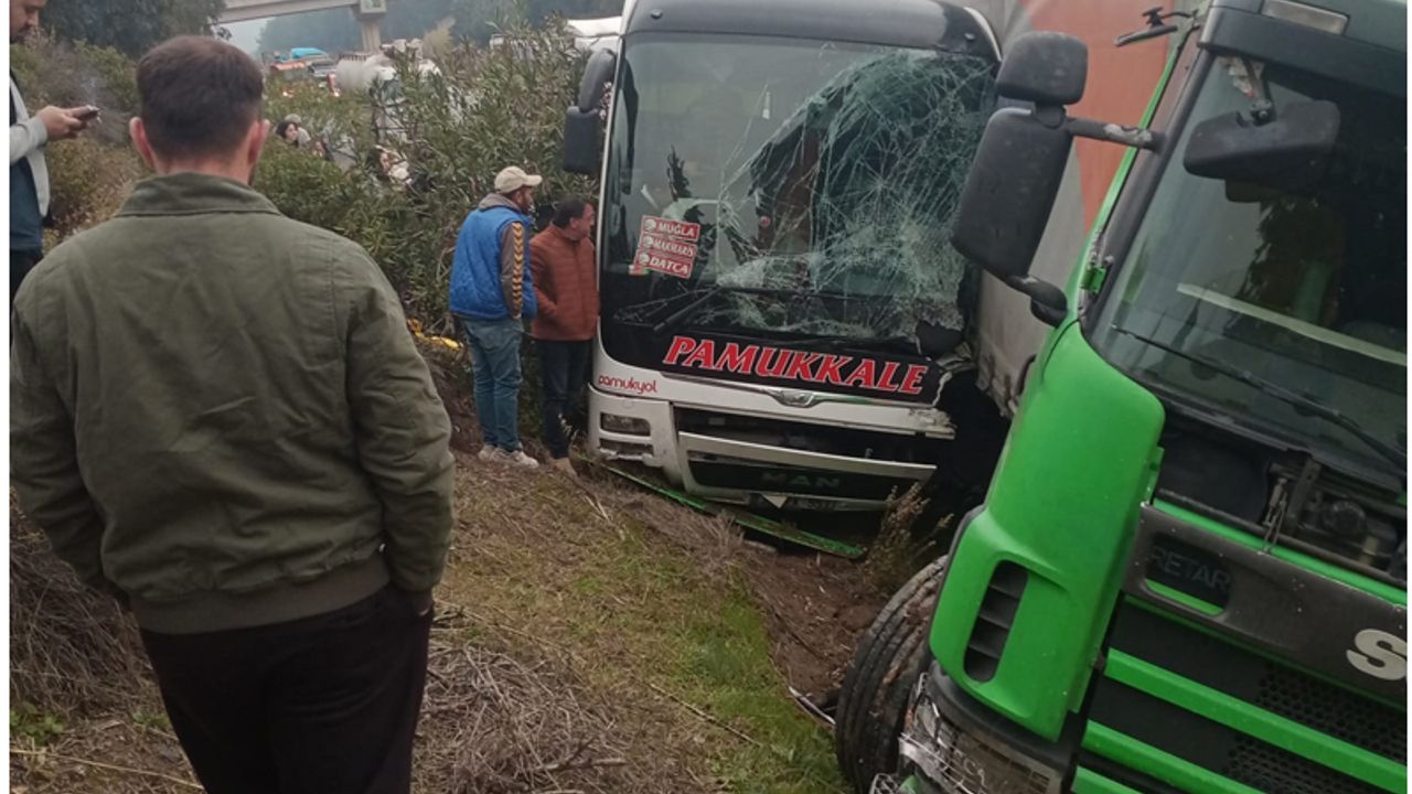Aydın'da yolcu otobüsü ile TIR çarpıştı