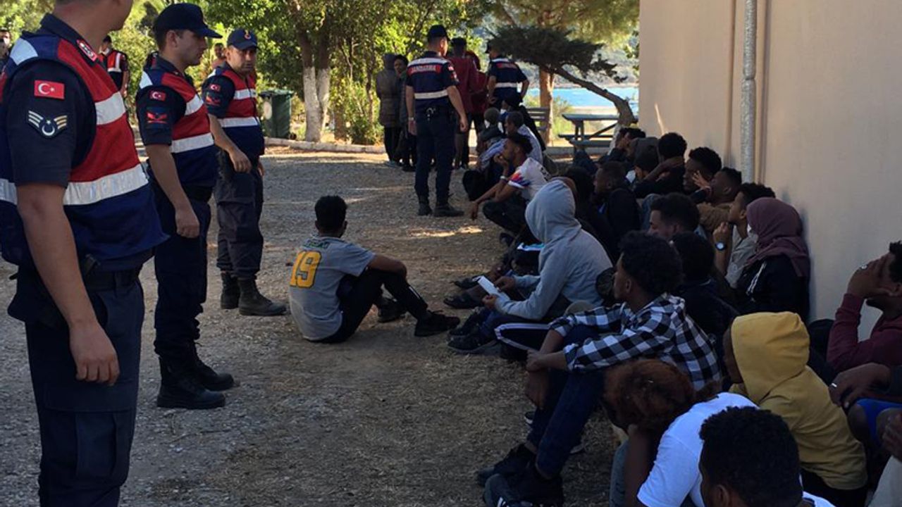 Göçmen kaçakçılığı ve insan ticaretinden 19 şüpheli tutuklandı
