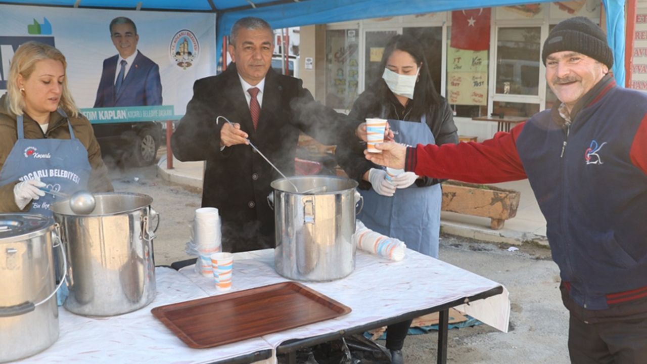 Koçarlı Belediyesi sıcak çorba ile vatandaşın içini ısıttı