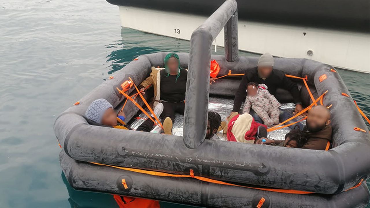 Kuşadası açıklarında 26 düzensiz göçmen kurtarıldı