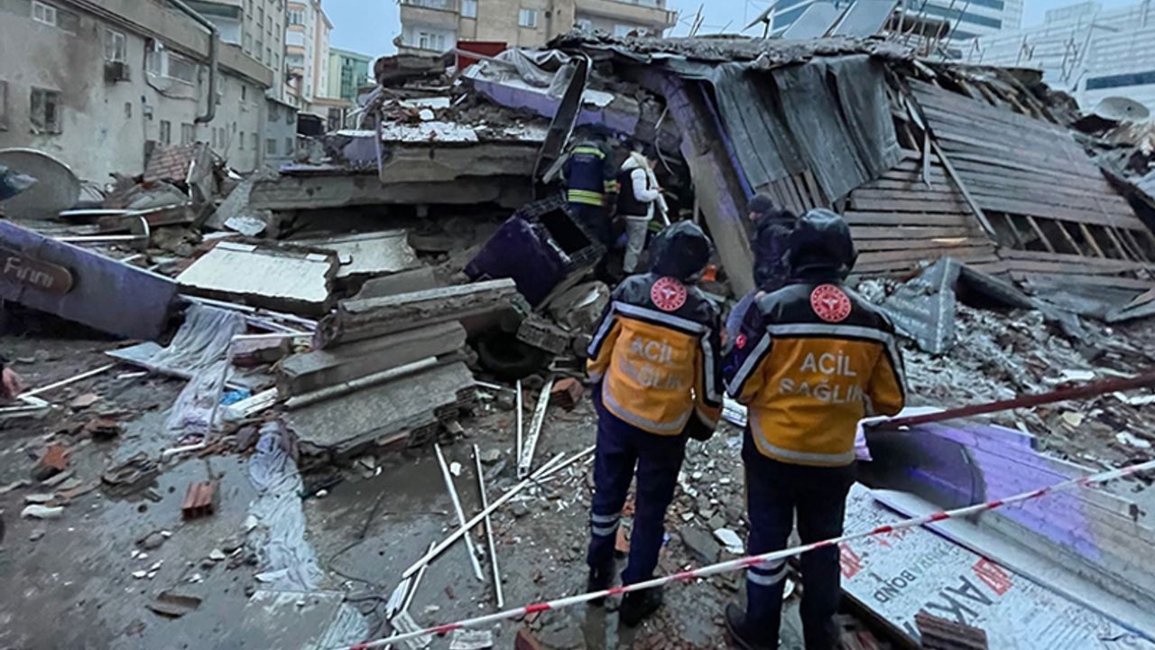 Hatay'daki depremde Çineli genç enkaz altında kaldı