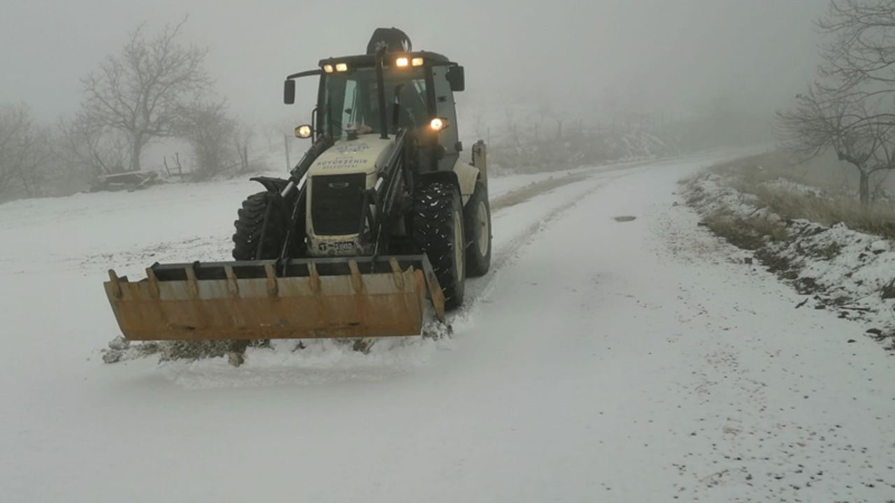 Büyükşehir karla mücadele çalışmalarını sürdürüyor