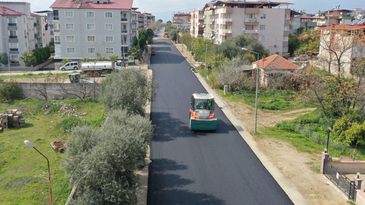 Büyükşehir Belediyesi Kuyucak’ta yol yapım çalışmalarını sürdürüyor
