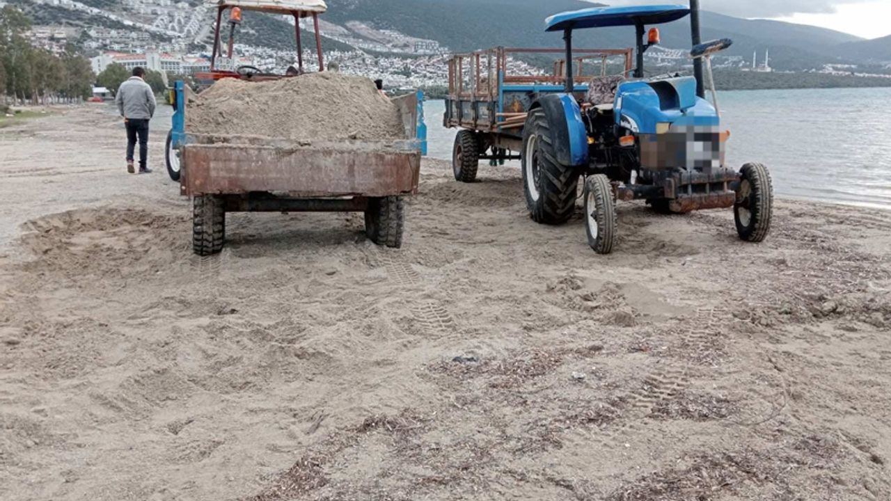 Didim’de plajdan kum çalan 4 kişi yakalandı