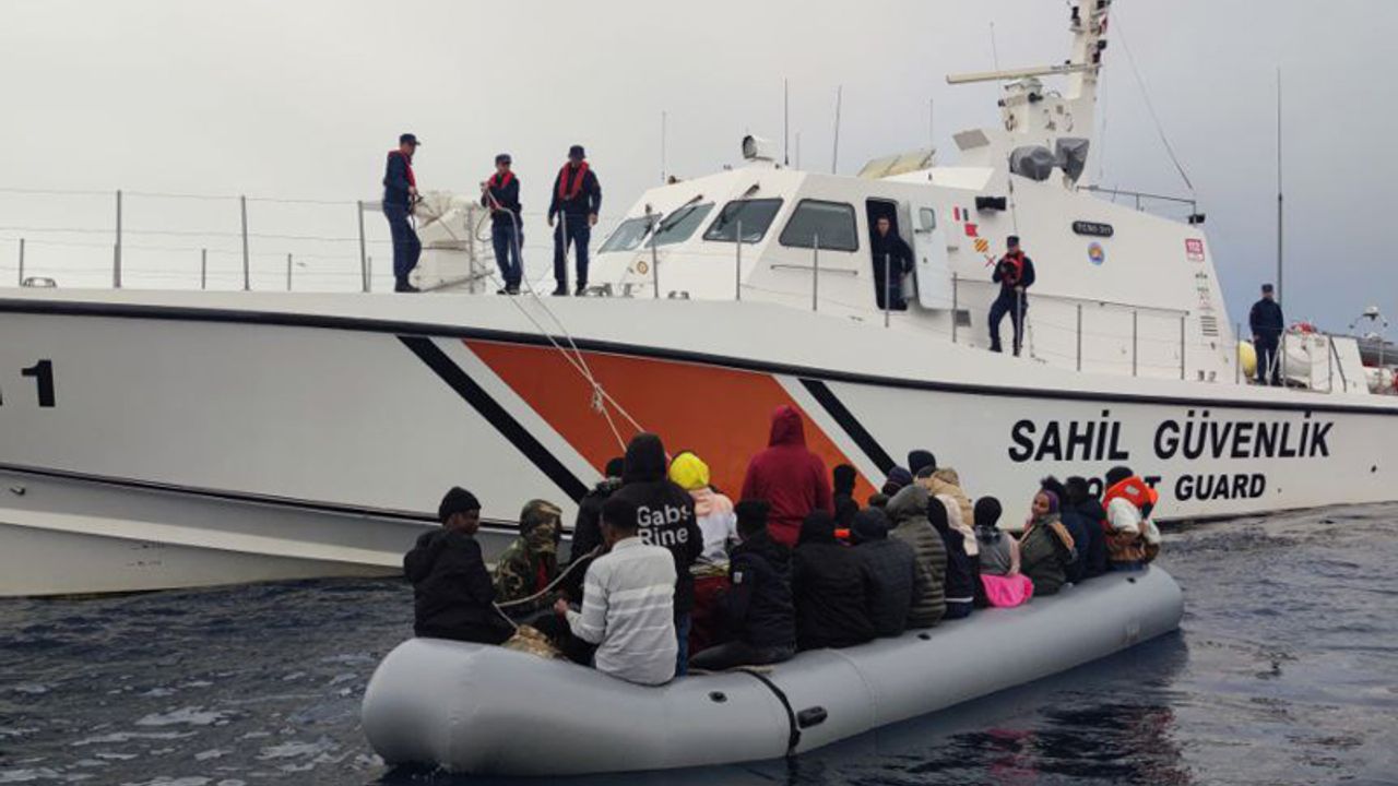 Kuşadası’nda 35 düzensiz göçmen kurtarıldı