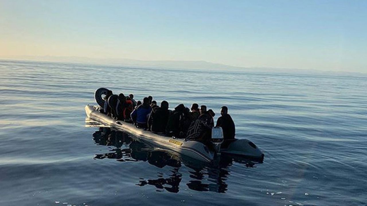 Didim açıklarında denizde kaybolan 21 düzensiz göçmen aranıyor
