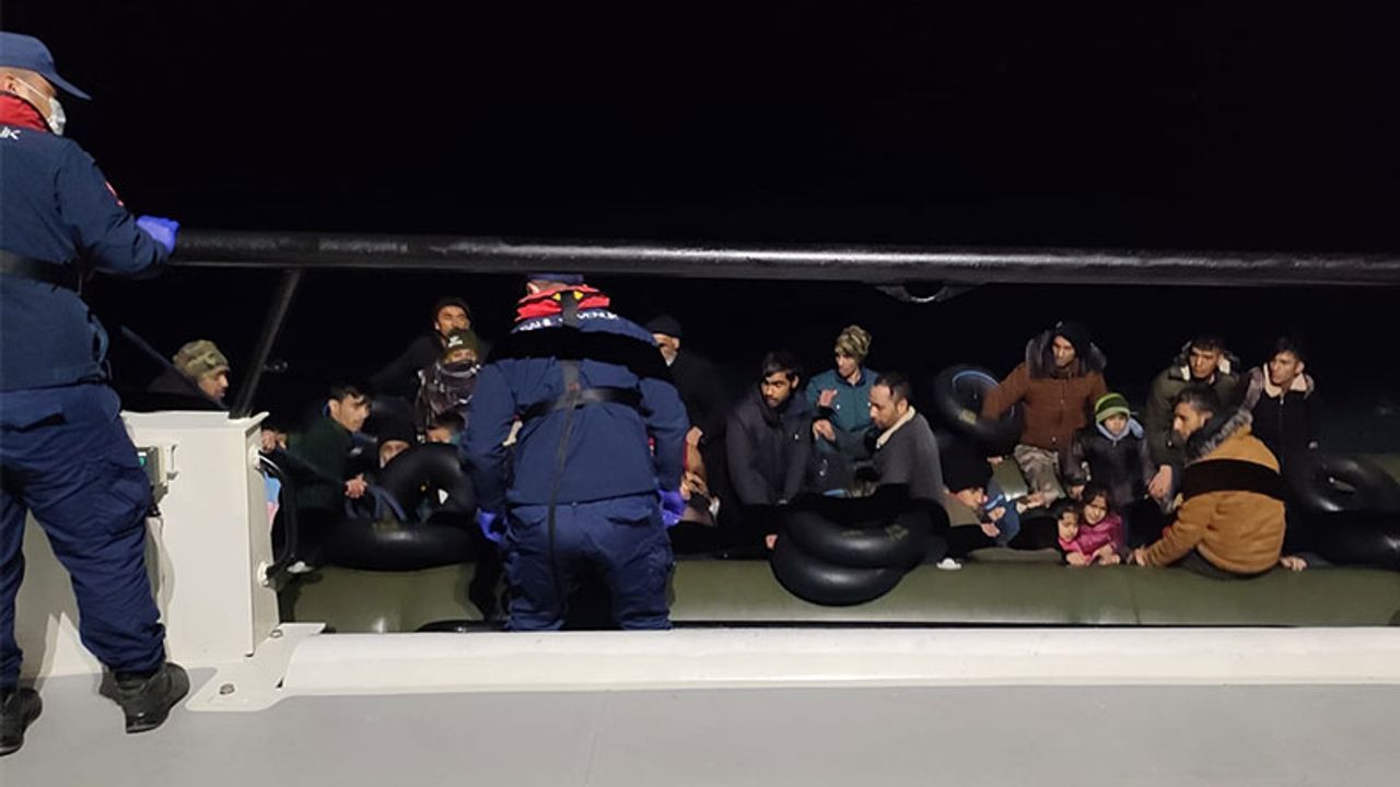 Kuşadası açıklarında 56 düzensiz göçmen kurtarıldı