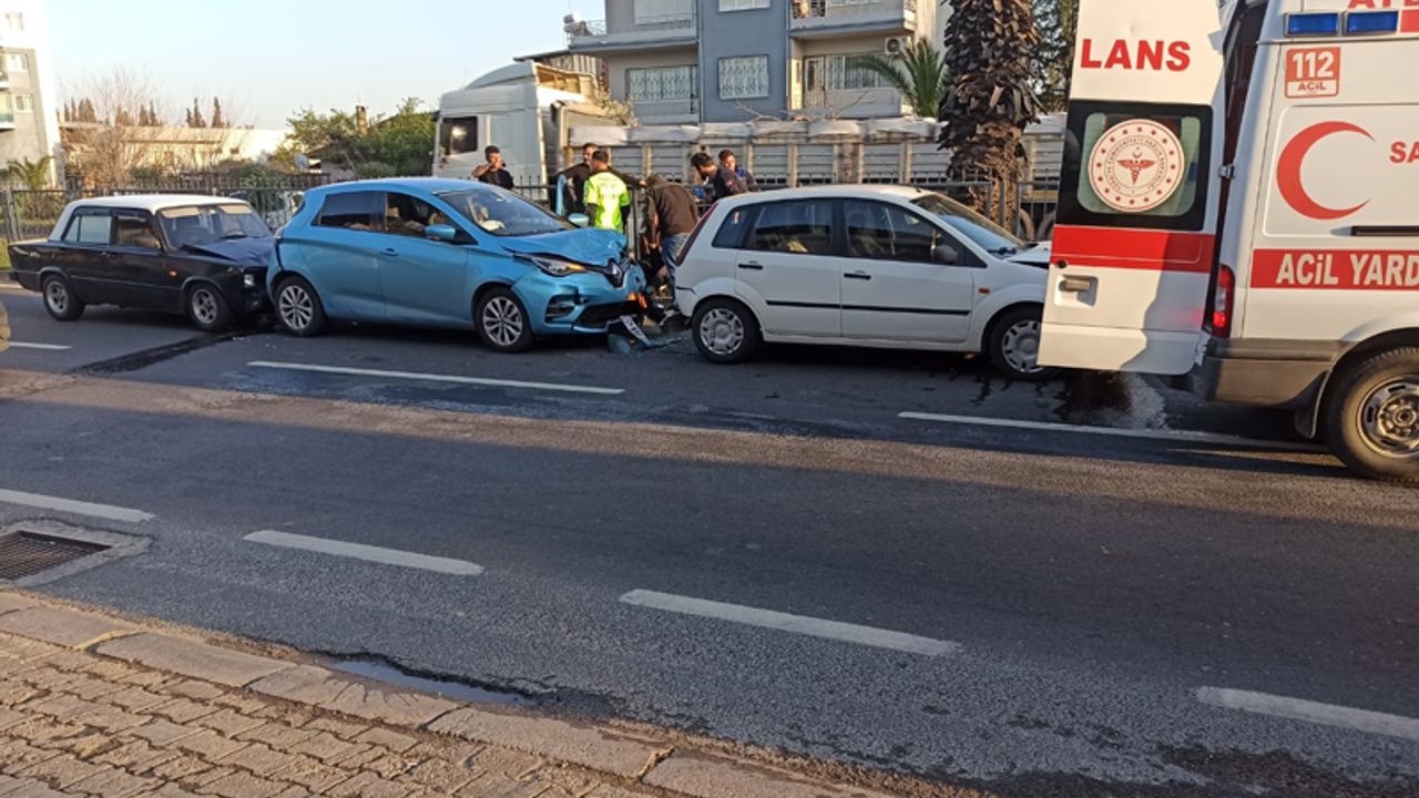 Aydın’da 5 aracın karıştığı kazada 2 kişi yaralandı