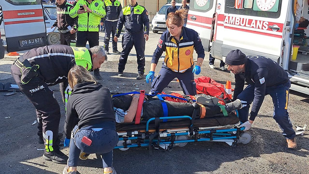 Söke’de otomobille motosiklet çarpıştı: Yaralılar var