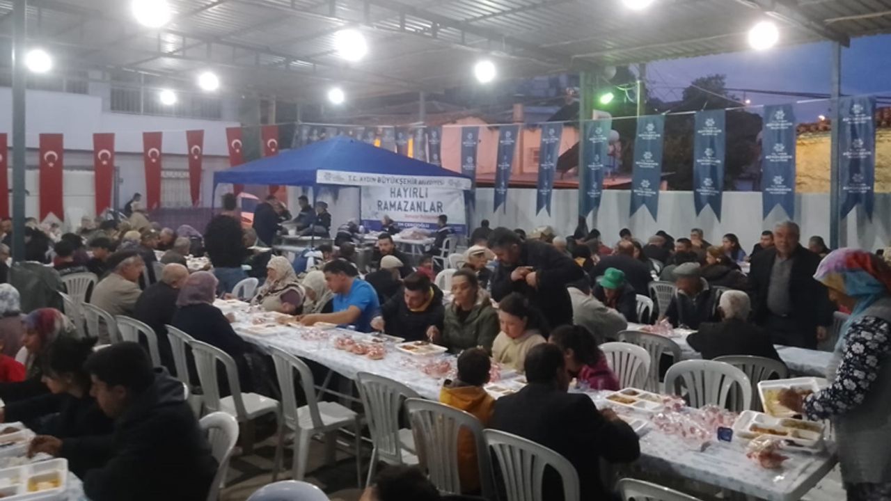 Büyükşehir Belediyesi vatandaşları iftar sofralarıyla buluşturmaya devam ediyor