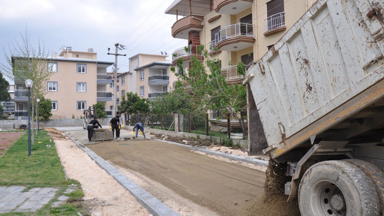 Çine Belediyesi, Cumhuriyet Mahallesi’nde yolları yenilemeye devam ediyor