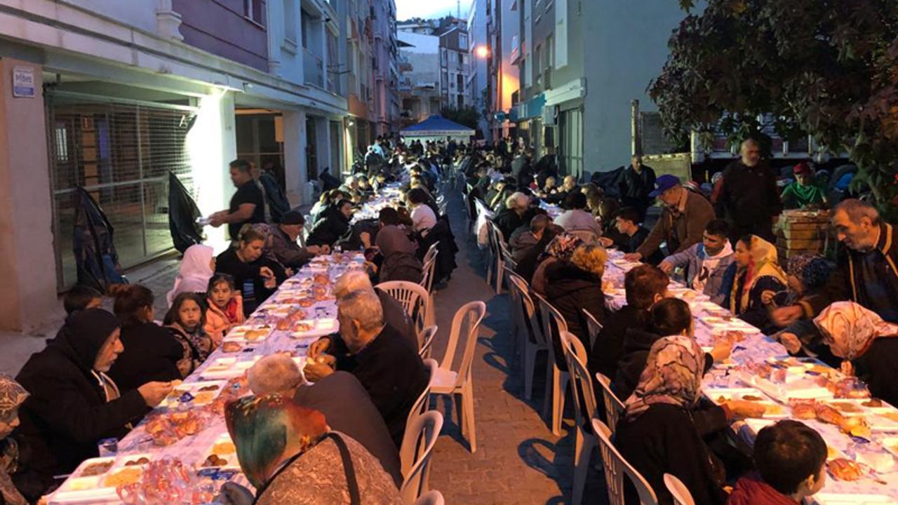 Büyükşehir Belediyesi'nden kentin birçok noktasında iftar programı