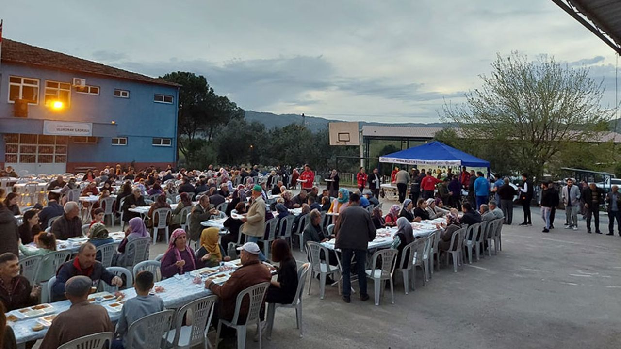 Büyükşehir Belediyesi 15 bin kişiye iftar yemeği verdi
