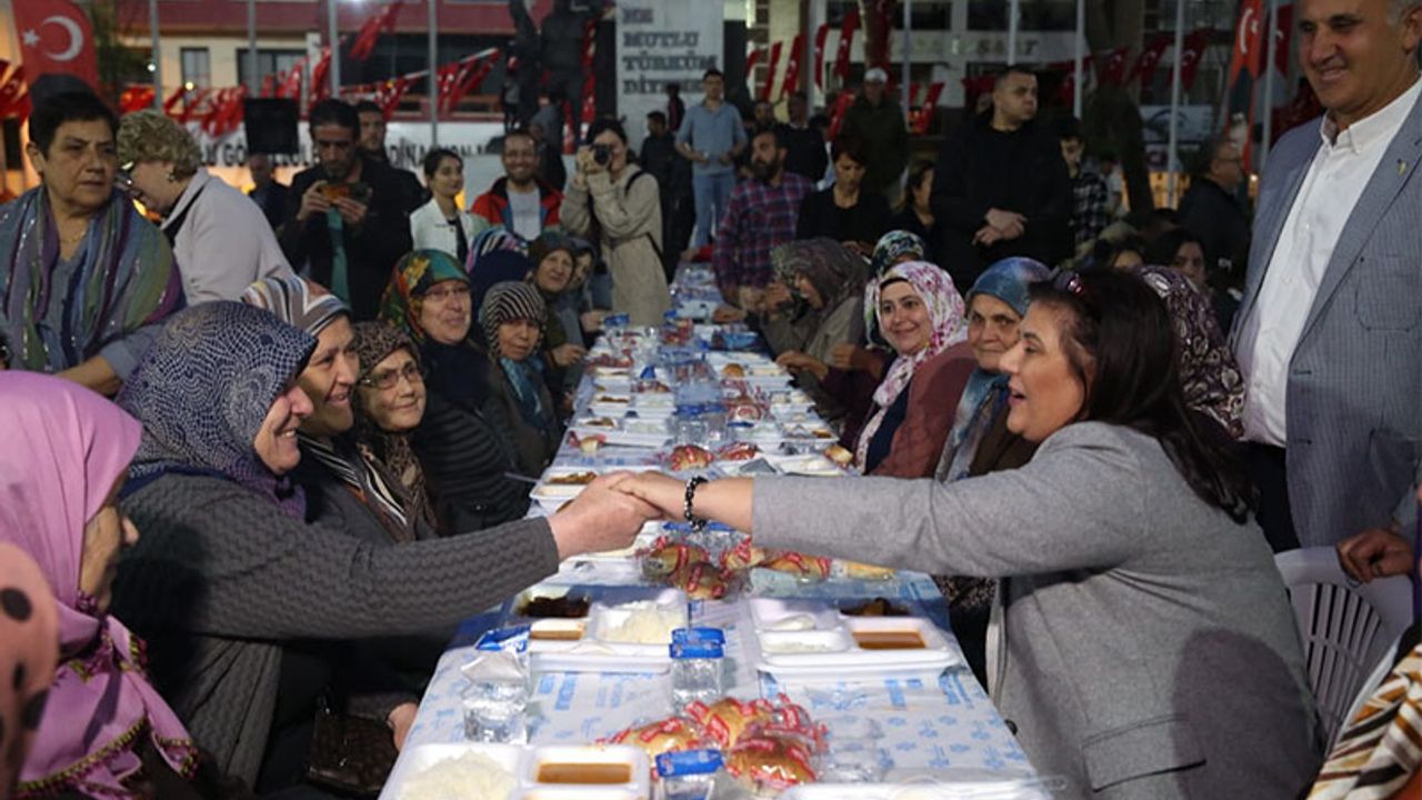 Çerçioğlu, İncirliovalı vatandaşlarla iftar sofrasında buluştu