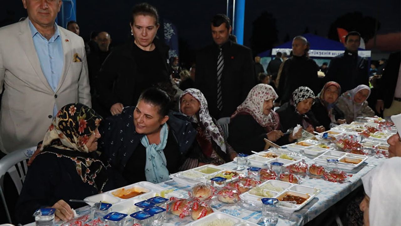 Çerçioğlu, İncirliova’da vatandaşlarla iftar sofrasında buluştu