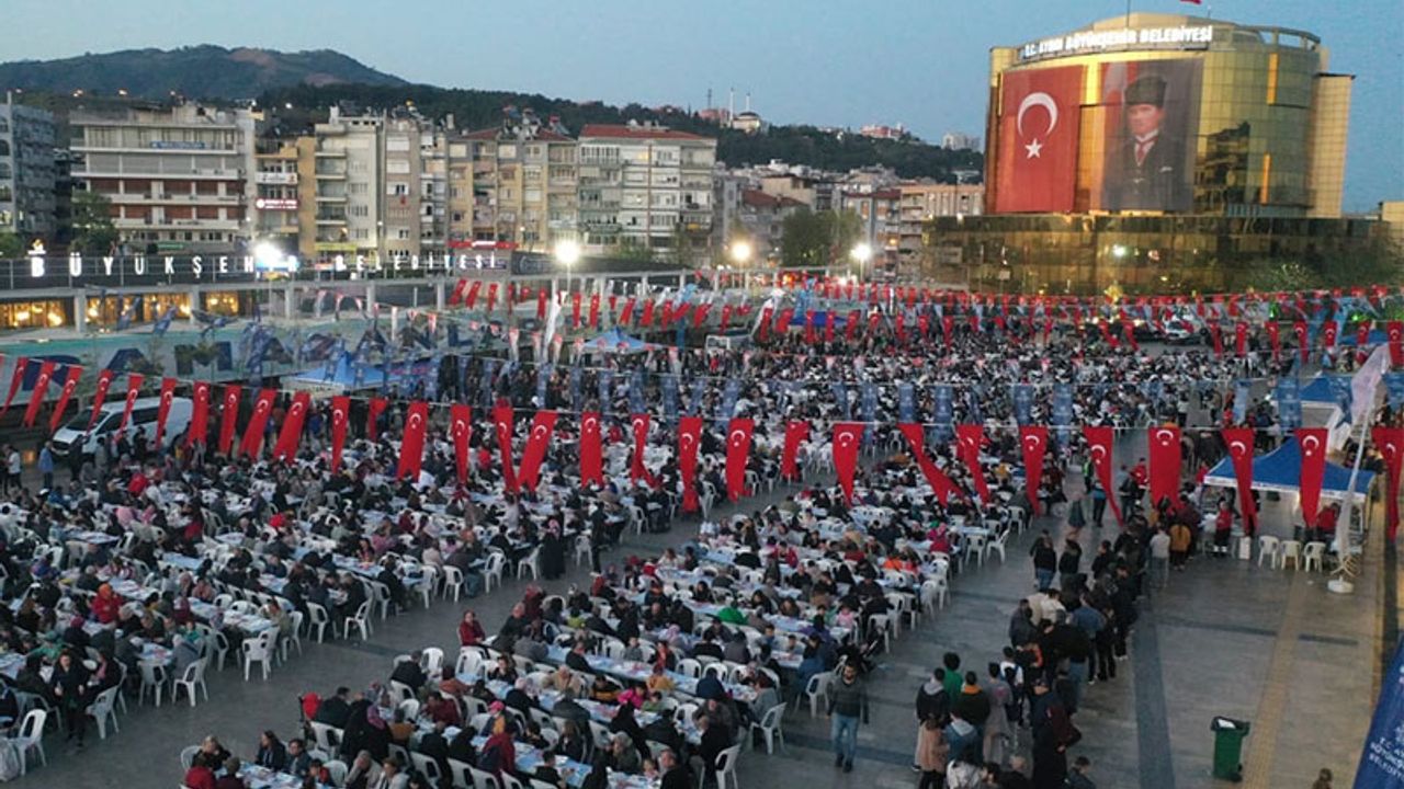 15 bin kişi Büyükşehir’in iftar sofralarında buluştu