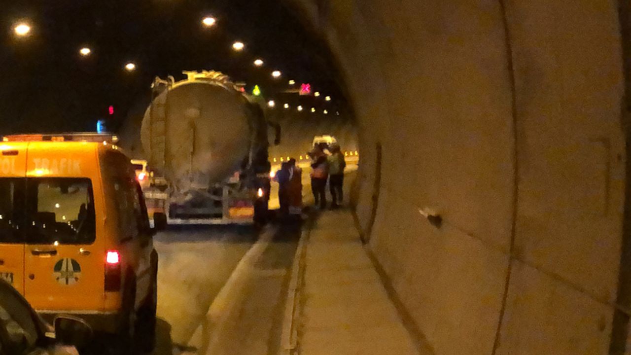 Selatin Tüneli'nde tankerin lastikleri alev aldı