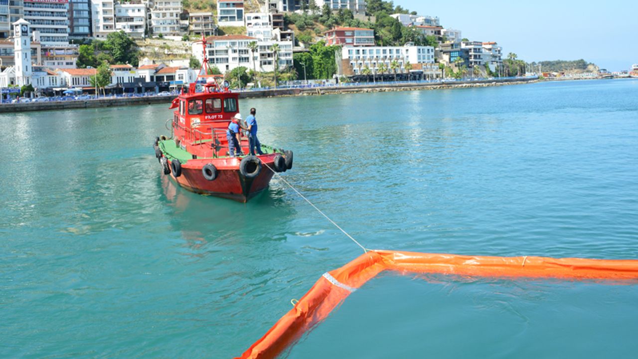 Ege Port Limanı'nda deniz kirliliğine müdahale tatbikatı yapıldı