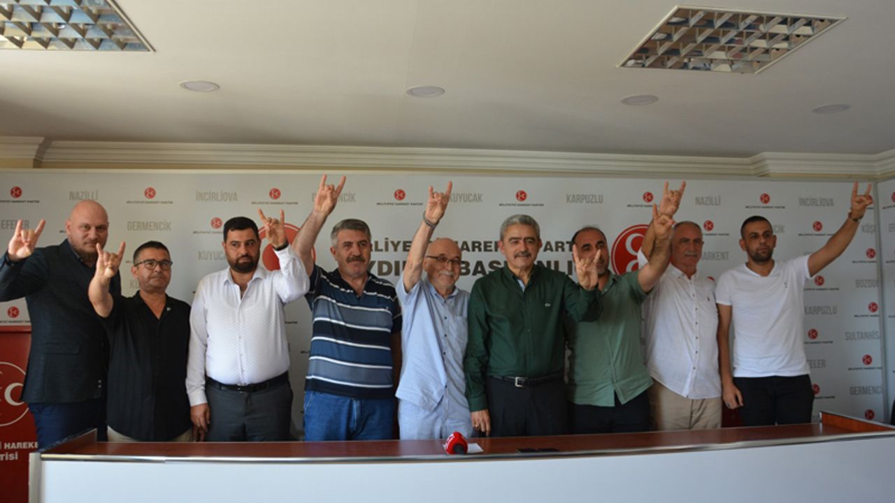 Aydın’da MHP’ye katılan 8 kişiye rozet takıldı