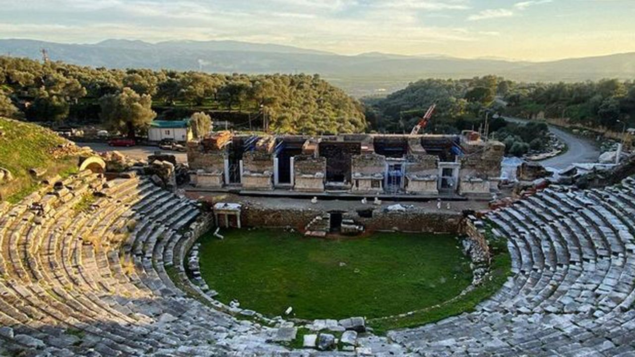 Aydın’daki 2 bin 300 yıllık antik kent kapılarını tiyatroya açacak