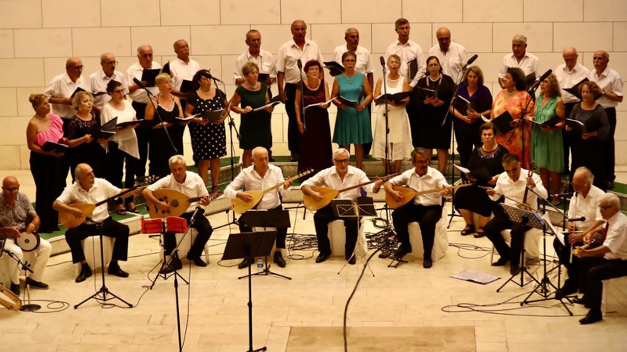 Didim Türkü Grubu yaz konseri büyük beğeni topladı