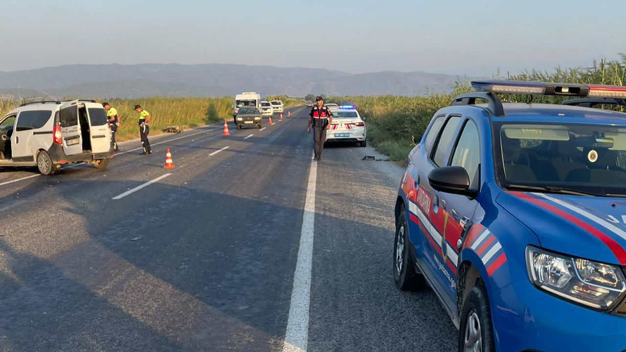 Söke'de hafif ticari araçla çarpışan motosikletin sürücüsü öldü