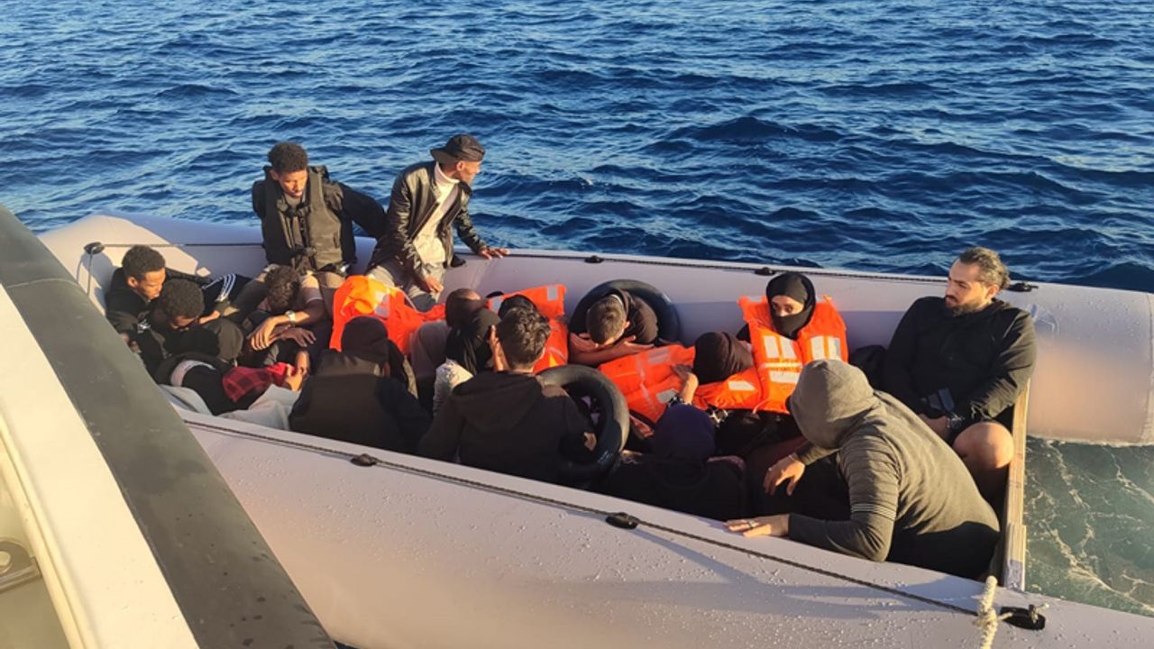 Kuşadası’nda 48 düzensiz göçmen kurtarıldı
