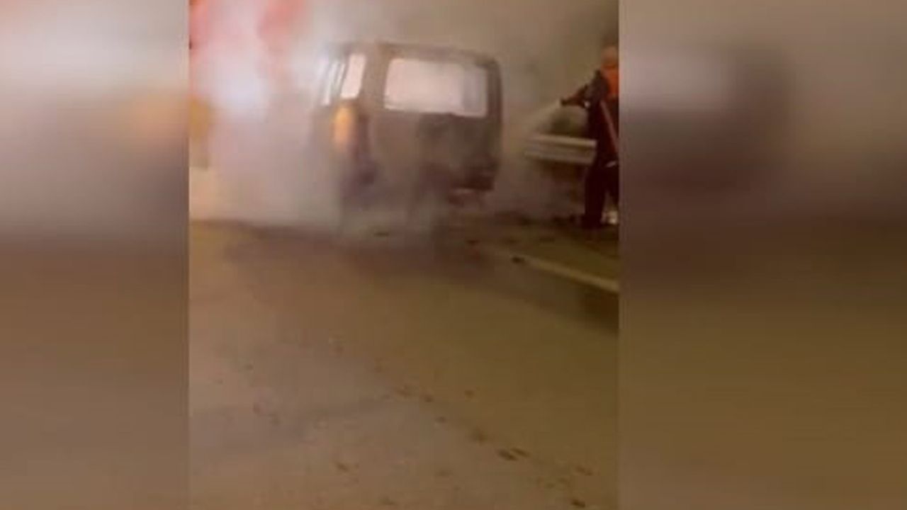 Aydın'da seyir halindeki otomobil alev aldı