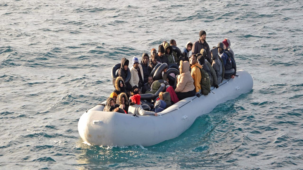 Aydın açıklarında 56 düzensiz göçmen kurtarıldı