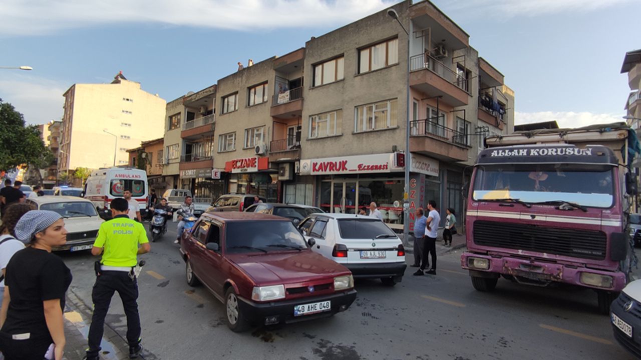 Aydın’da motosiklet kamyonla çarpıştı