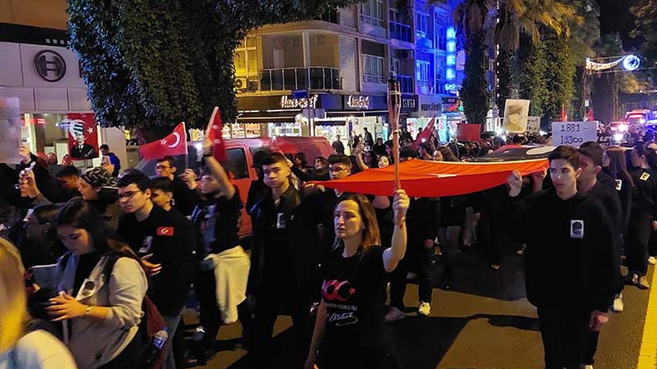 Aydın’da lise öğrencilerinden 10 Kasım yürüyüşü