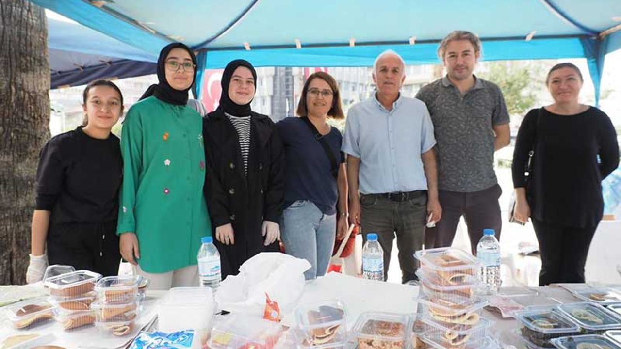 Nazilli’de lise öğrencileri ve öğretmenlerinden, Gazze için yardım kermesi