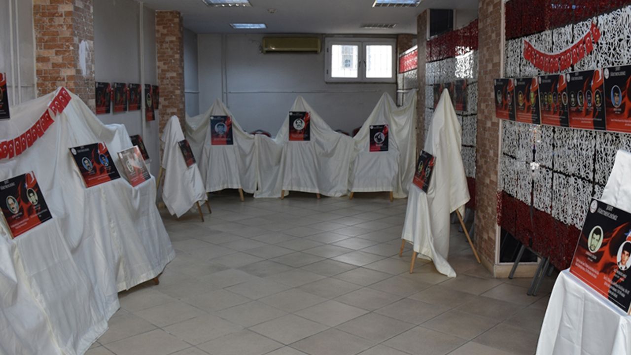Aydın'da şehit öğretmenlerin anısına fotoğraf sergisi açıldı