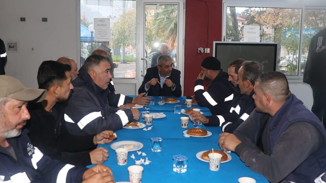 Başkan  Kaplan saha personeli ile kahvaltı yaptı