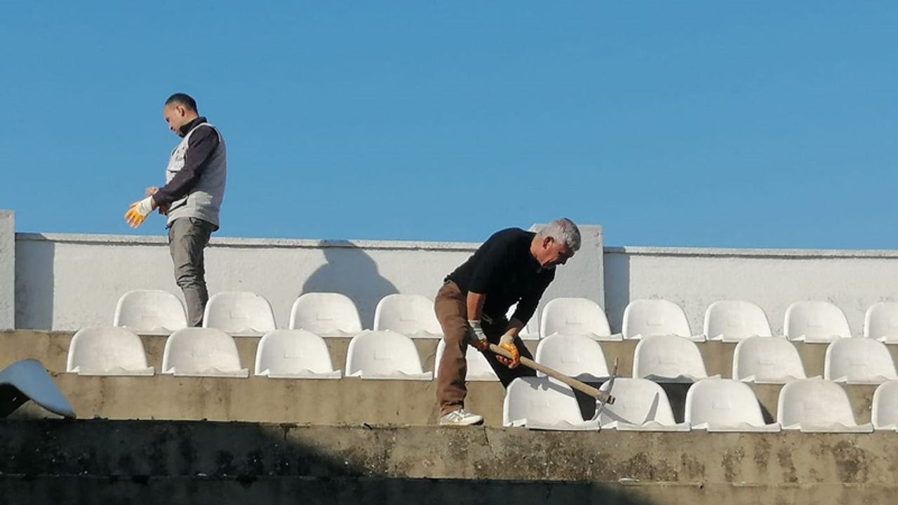 Menderes Stadı yıkılıyor