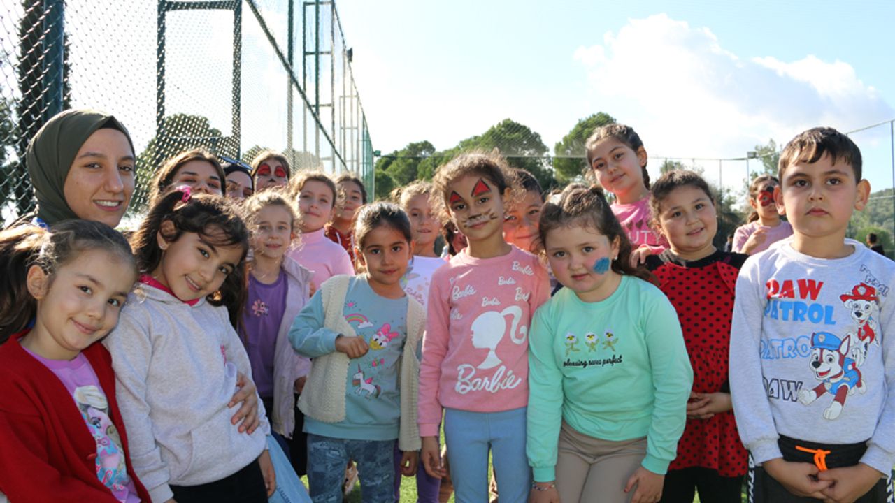 Germencik'te gönüllü gençler köy okulunda etkinlik düzenledi