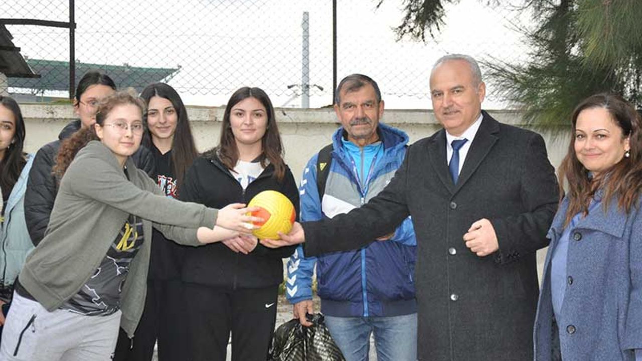 Başkan Kıvrak'tan bayan sporculara ziyaret