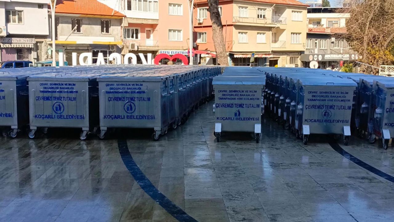 Bakanlıktan Koçarlı Belediyesine 140 çöp konteyneri hibe edildi