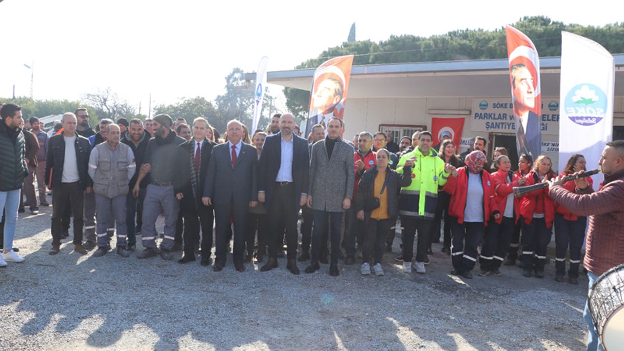 Söke Belediyesi işçilerinden Başkan Arıkan’a davul zurnalı karşılama