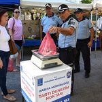 Kuşadası Belediyesi Zabıta Müdürlüğü’nden pazar yerlerinde sıkı denetim