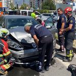 Aydın'da 2 otomobil çarpıştı: 1'i bebek 4 yaralı