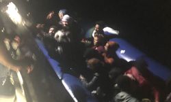 Kuşadası'nda geri itilen 48 düzensiz göçmen kurtarıldı