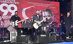 Kuşadası ‘Gece Yolcuları’ konseriyle zirve yaptı