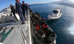 Kuşadası açıklarında 59 düzensiz göçmen kurtarıldı