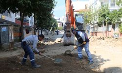 Efeler’in ekipleri Girne Mahallesi’ndeki yolları yeniliyor
