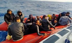 Kuşadası açıklarında 21 düzensiz göçmen kurtarıldı